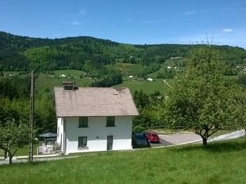 le gîte vu de la prairie