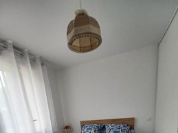 Chambre, lit en 140cm  avec placard , 1  bureau chaise et fauteuil