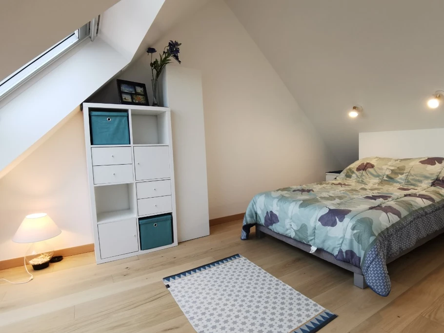 Etage: Chambre avec lit 140 et wc à l'étage