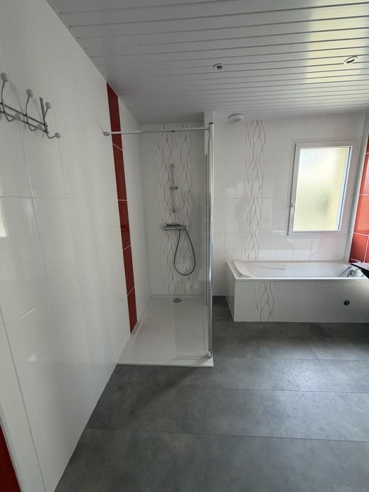 Shared bathroom for people with reduced mobility