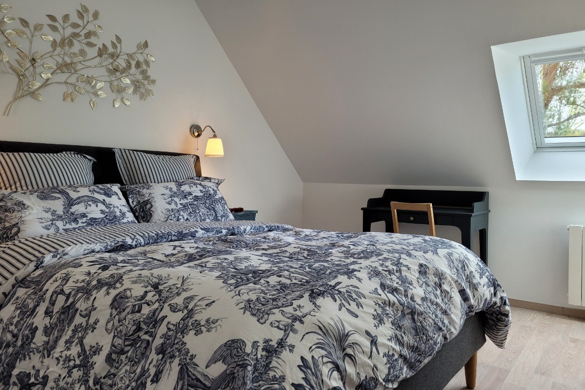 GALLET-SERRA location de vacances, Lanrodec, Clévacances, la chambre étage lit 160