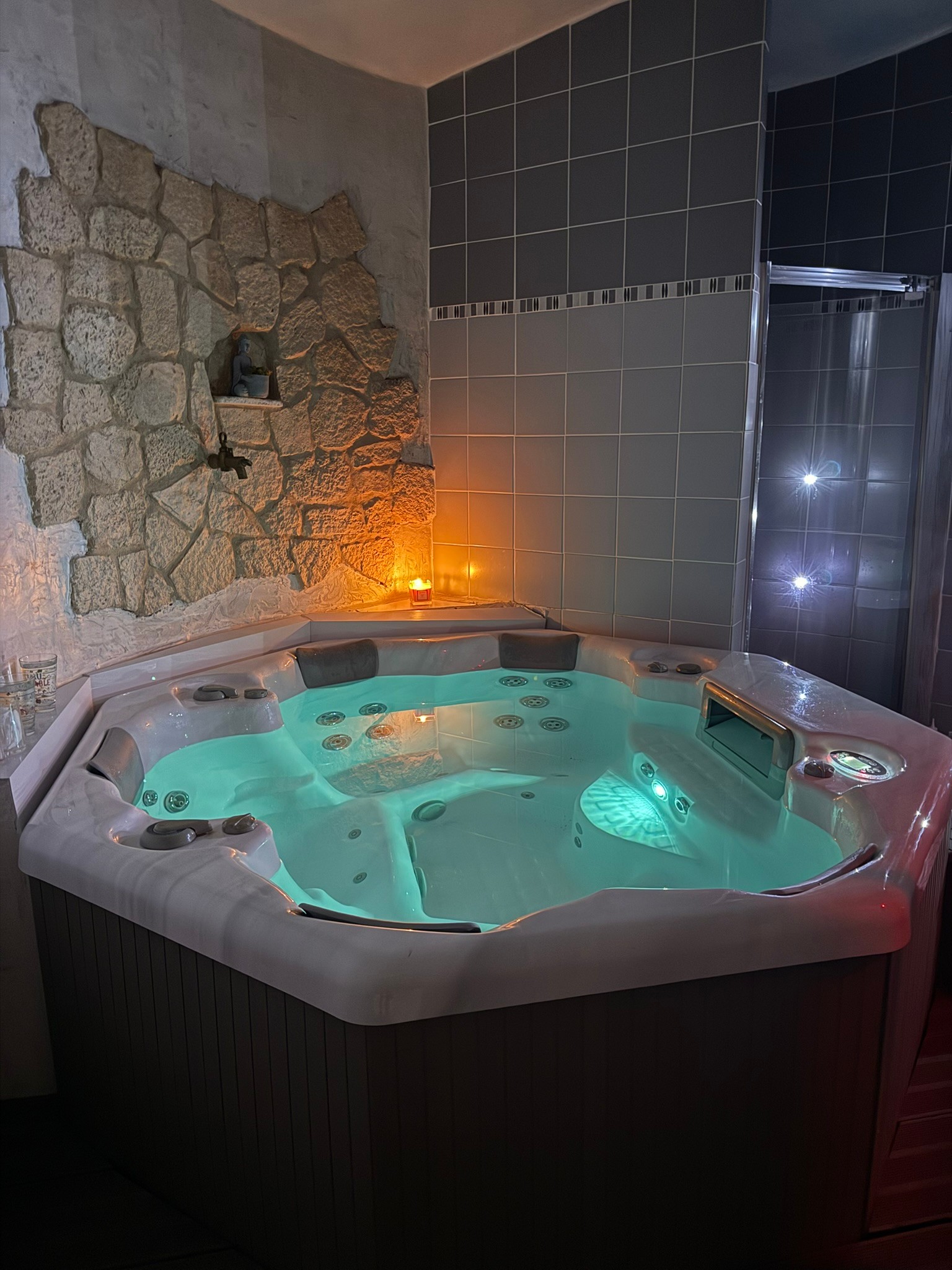 Jaccuzi (whirlpool bath)