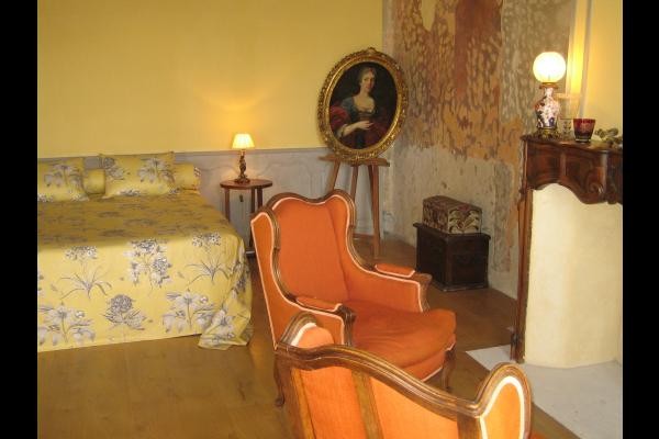 chambre Louise du Bourg et ses traces de peintures murales du 15ème siècle