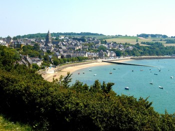 L'un des "plus beaux villages des Français", Saint-Suliac sur les bords de Rance.
Crédits photo : CRTB LAMBART-Norbert