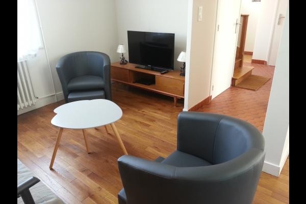 Salon avec TV et lecteur DVD