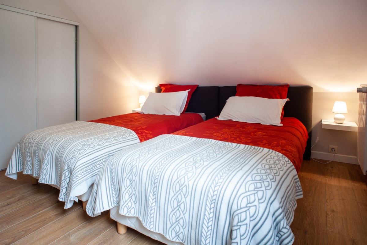 chambre étage 2 lits de 90 x 200