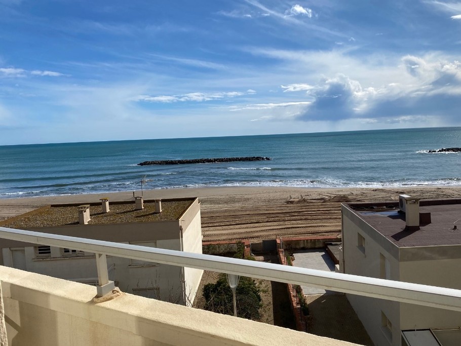 vue balcon face mer et accès plage