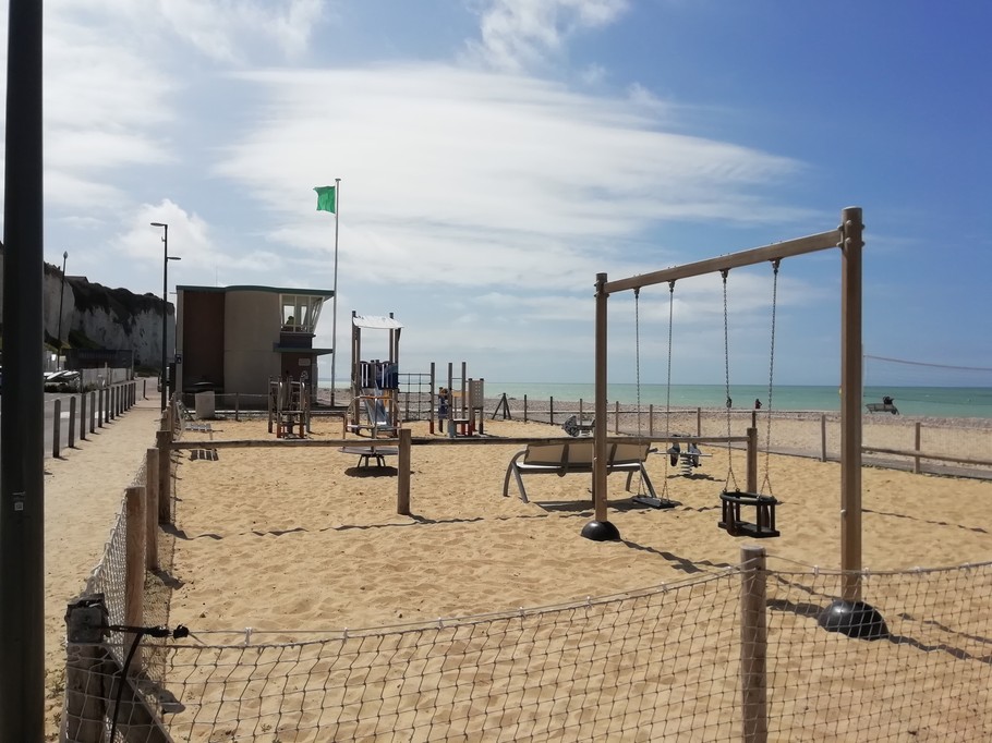 La plage de Mesnil-Val : activités enfants
