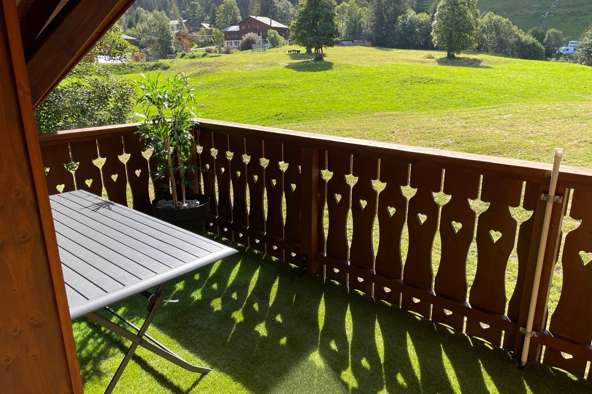 Balcon avec vue sur la montagne