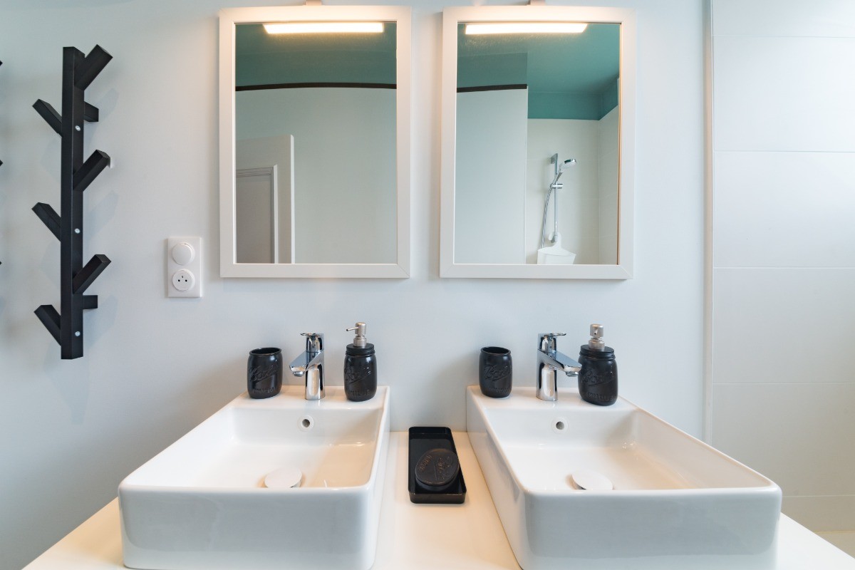 Etage: salle de bain avec baignoire