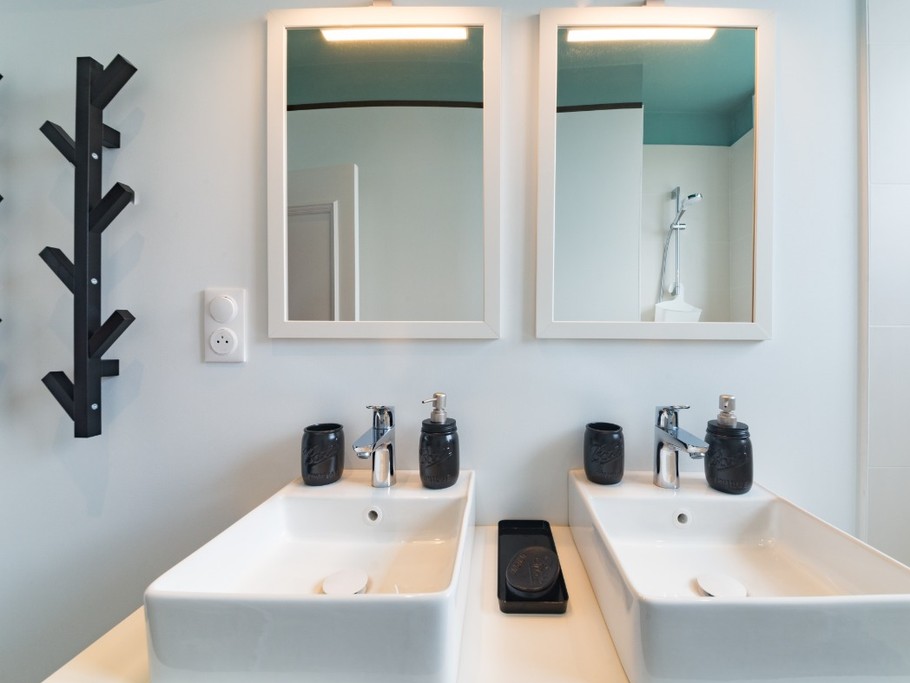 Etage: salle de bain avec baignoire