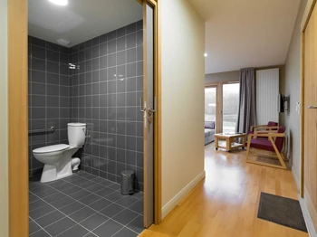 WC avec la mains PMR