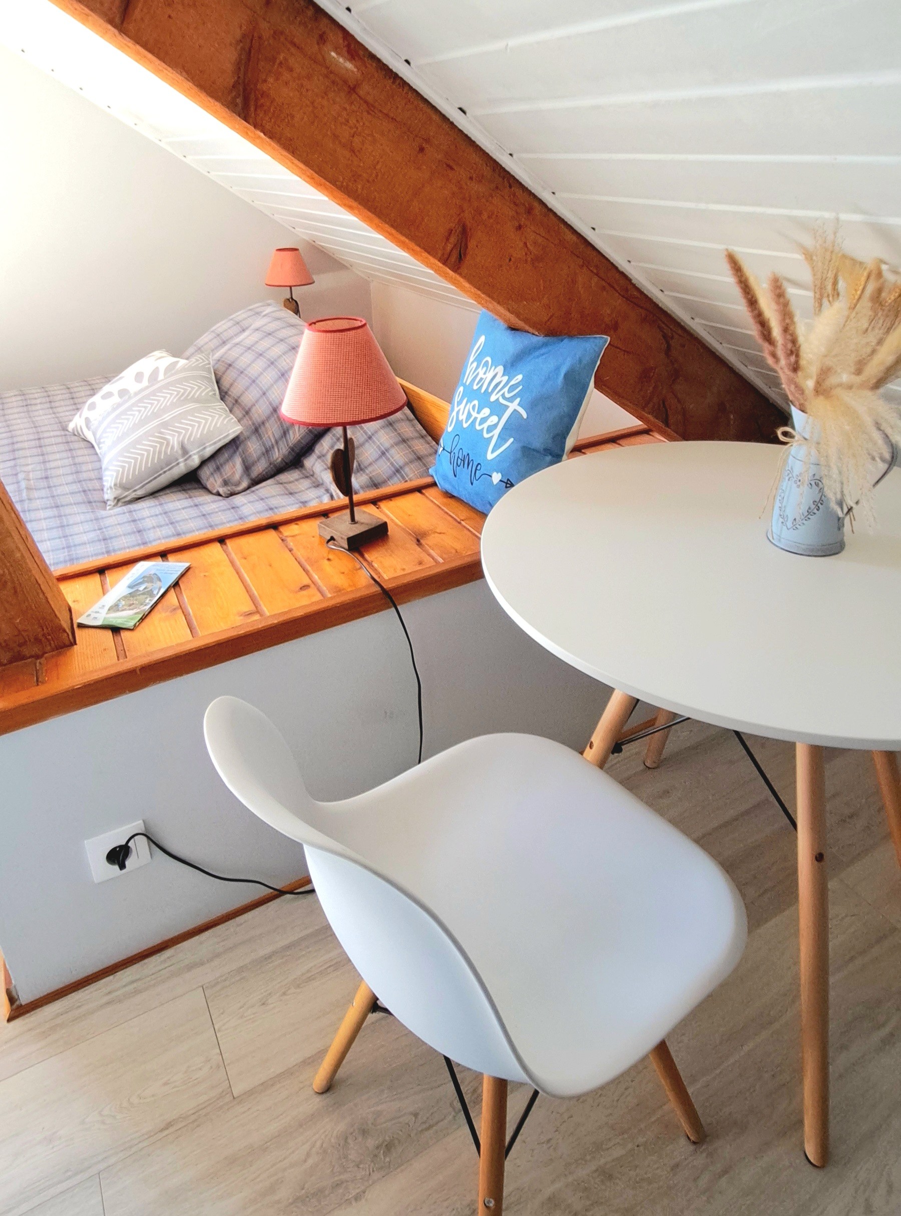 Coin salon table
