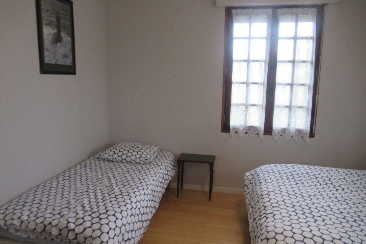 Chambre Lit Double et Lit Simple