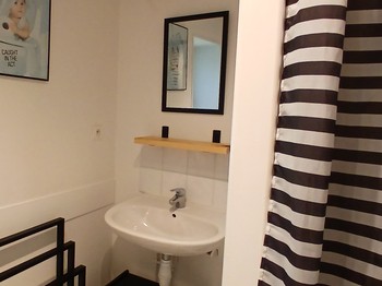 "Le Têtu" holiday cottage in Volvic: The bathroom