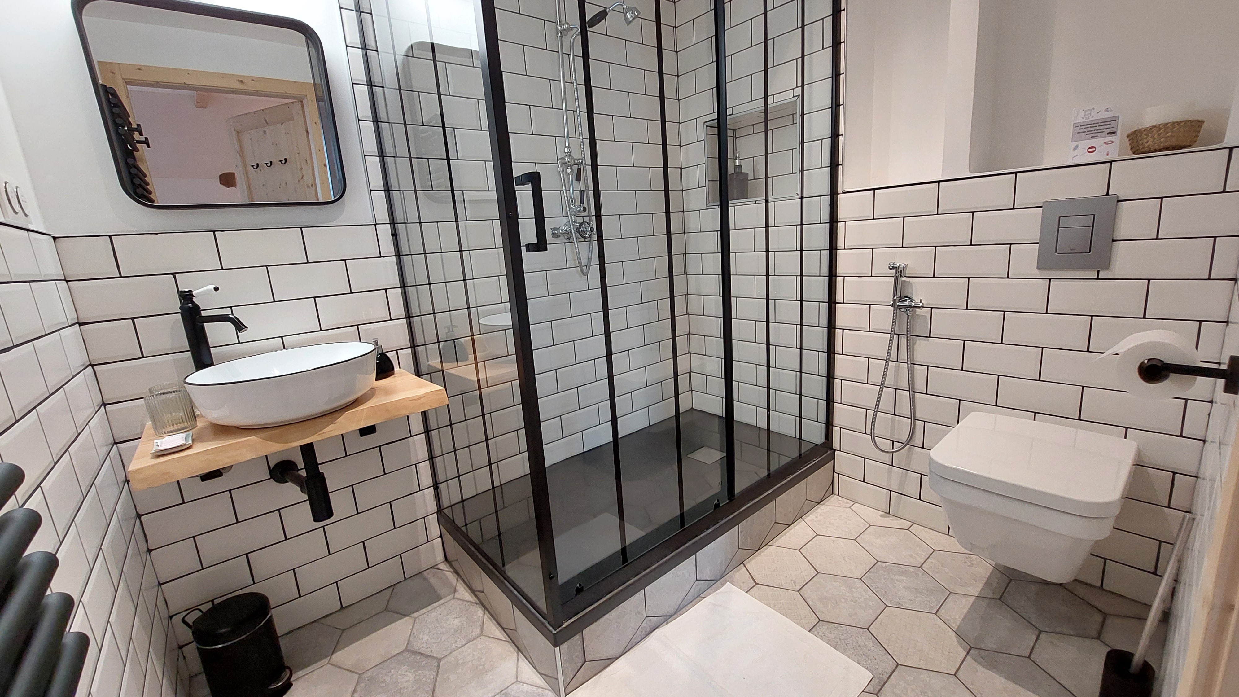 Indus-style bathroom in Cantal guest house