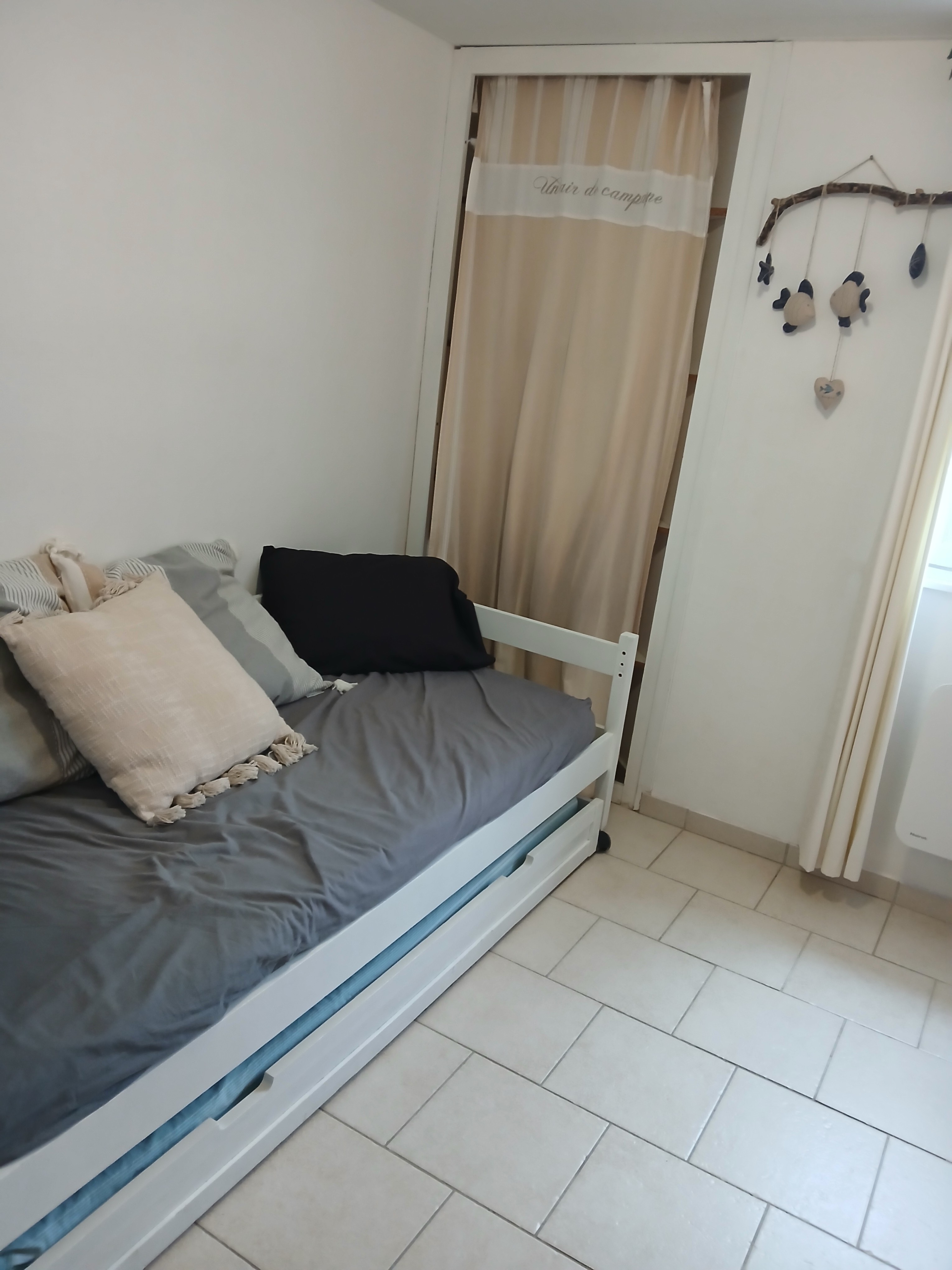 Room with 2 single beds (90cm)