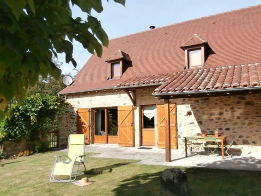 gîte de Trézagou terrasse côté jardin St Céré LOT 46400