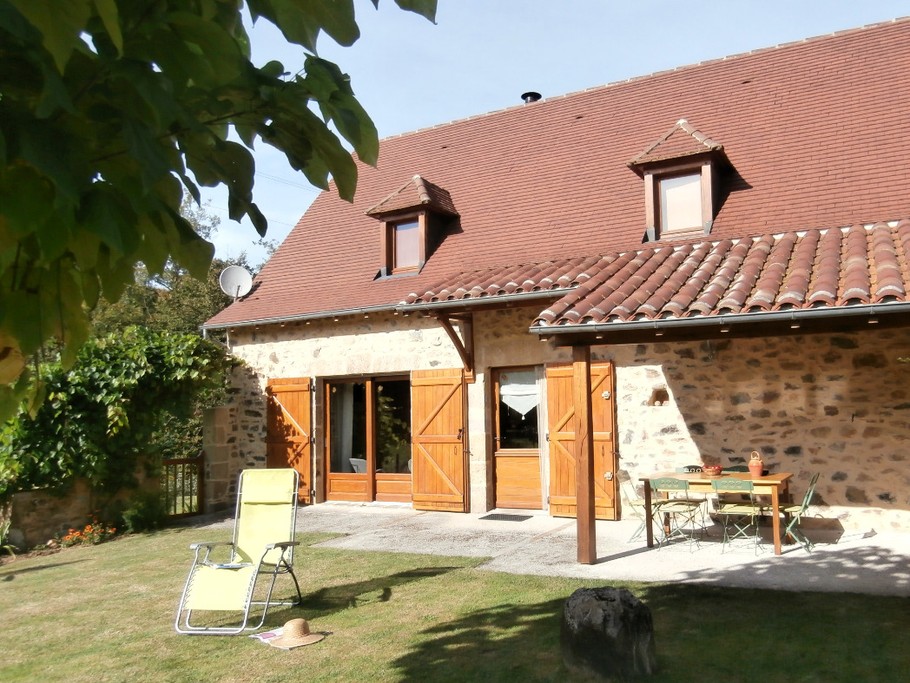 gîte de Trézagou terrasse côté jardin St Céré LOT 46400