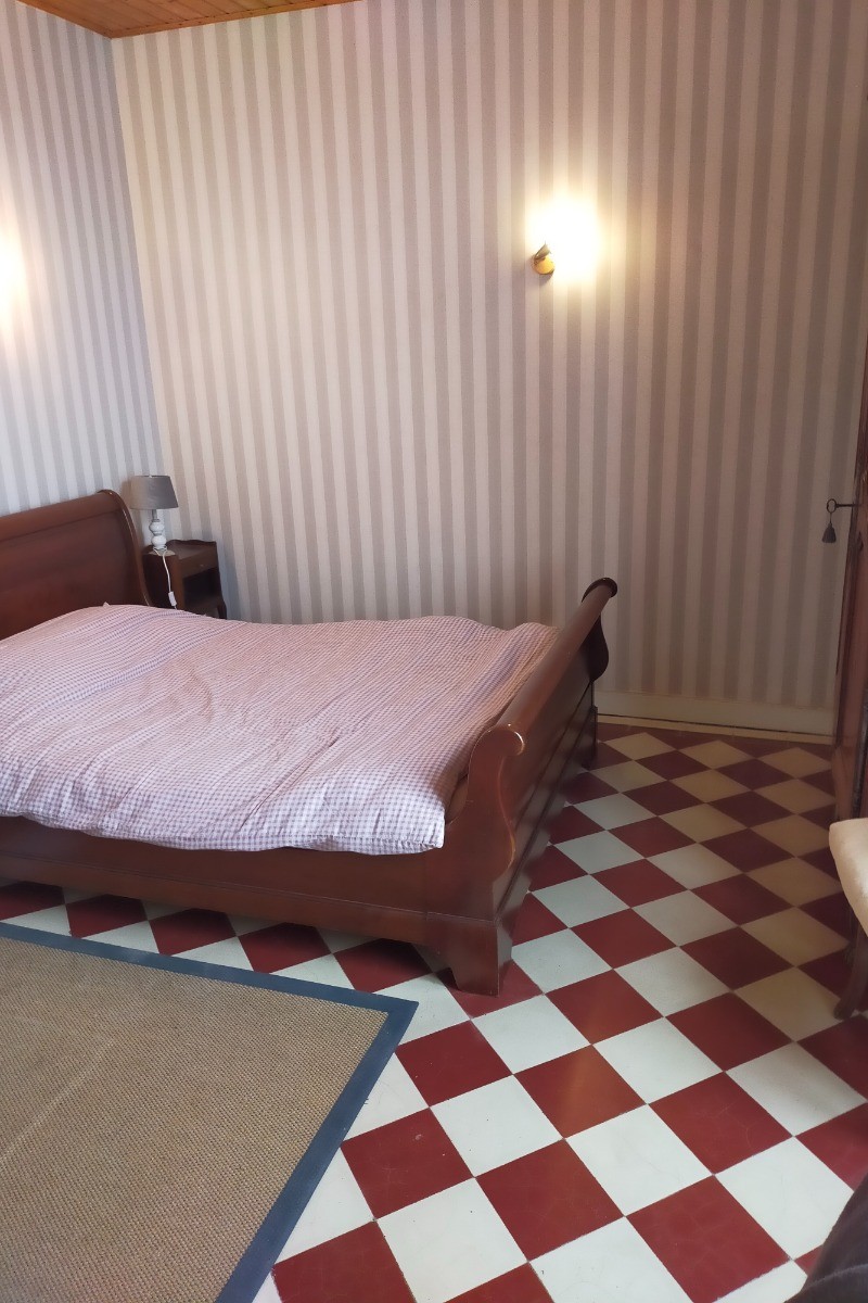 Chambre 3 à l'étage (rez-de-chaussée), avec un lit en 140
