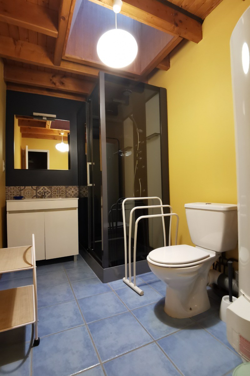 Etage: salle d'eau - WC