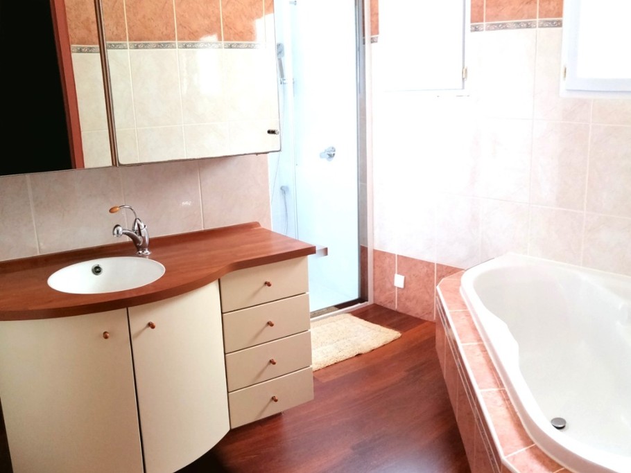 Salle de bain attenante _ Villa Nature au Soleil