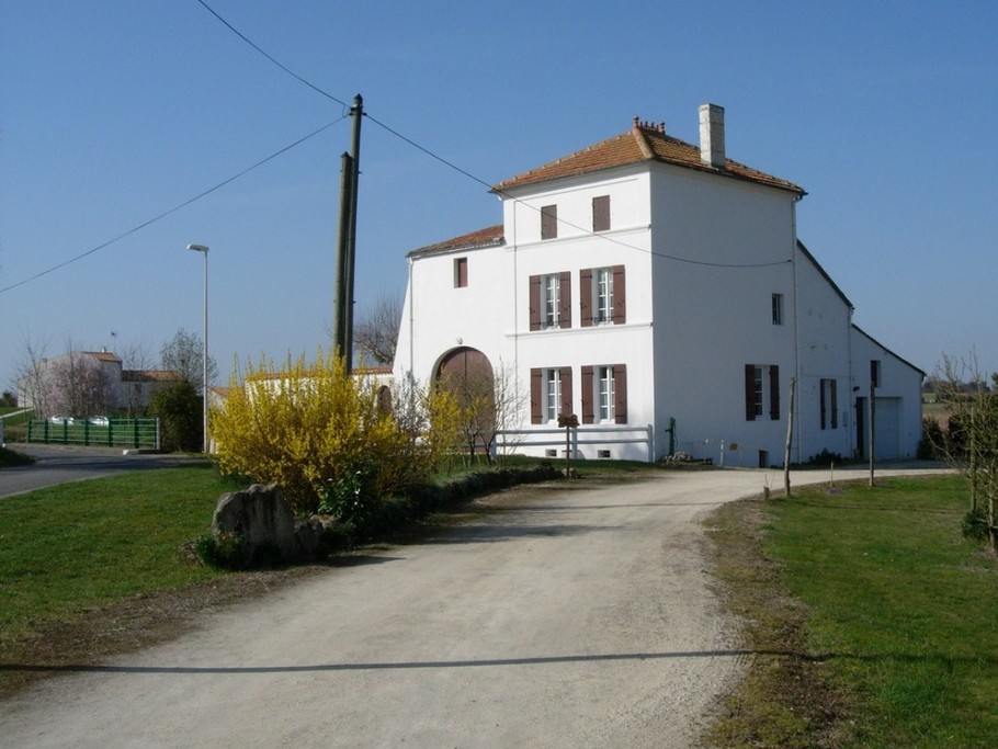 Façade du Moulin du Rocher pour 3 personnes près de Royan en Charente maritime