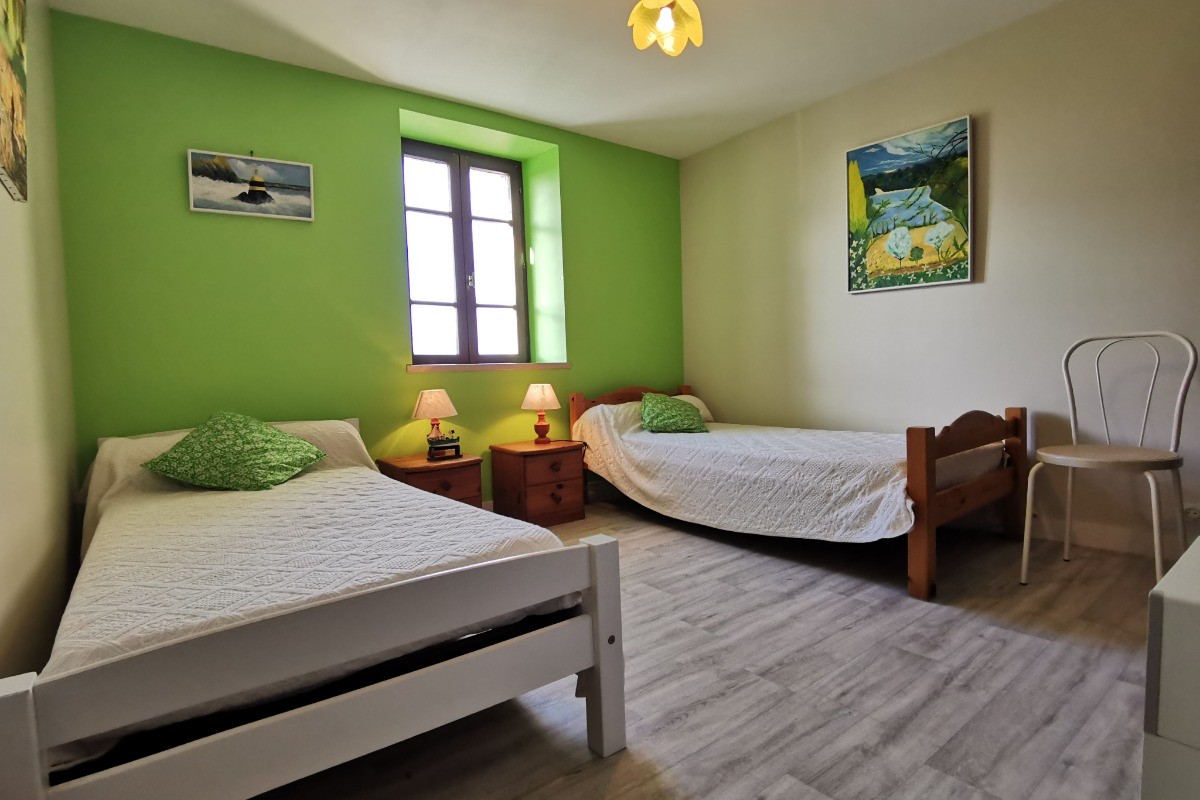 Etage 1: Chambre 1 avec 2 lits 90