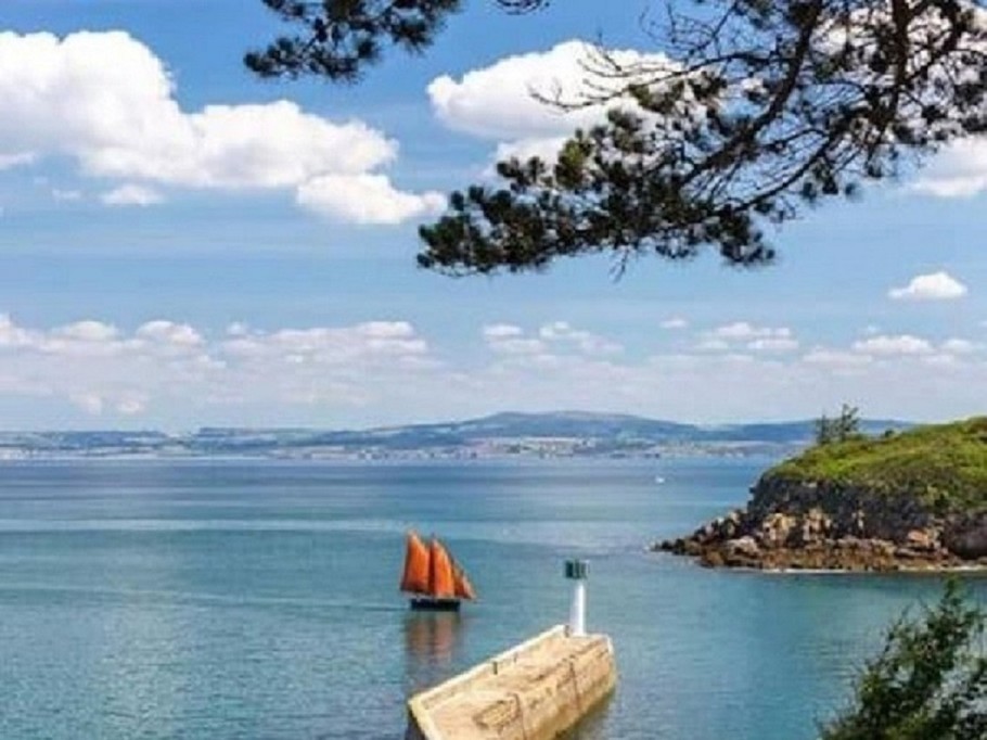 Digue du petit port de Tréboul