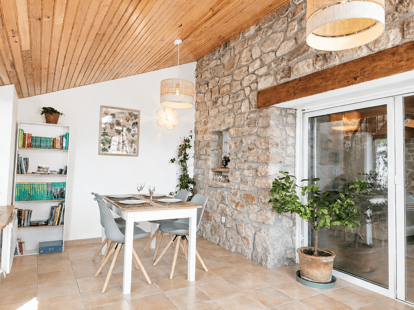 Dining room in the conservatory