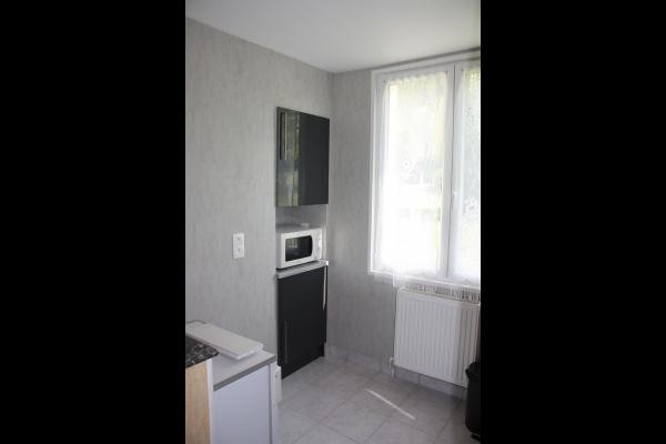 Location Neuvéglise cuisine