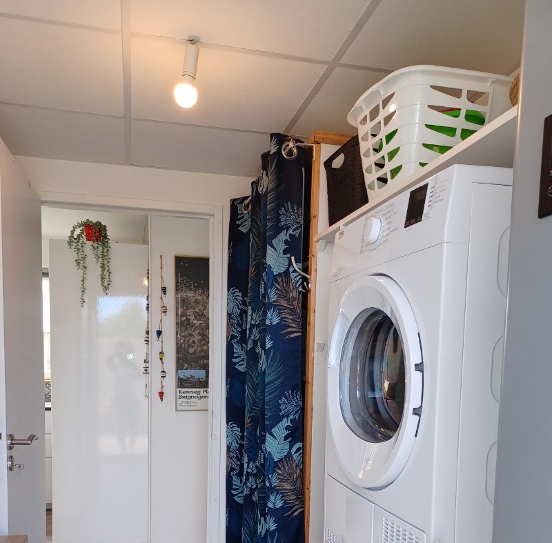 Le cellier avec machine à laver, sèche linge, Placard, etc...