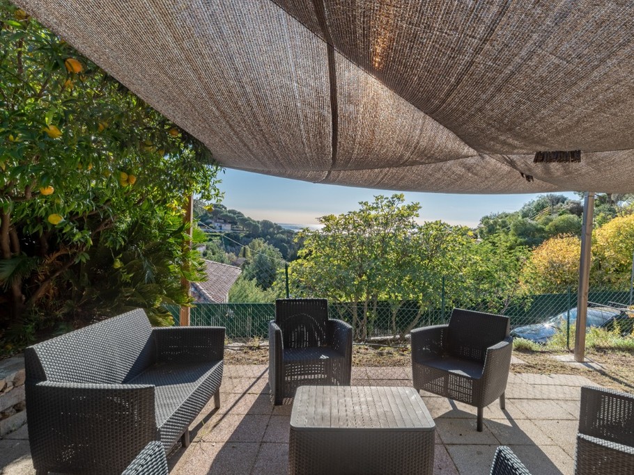 Salon de jardin ombragé