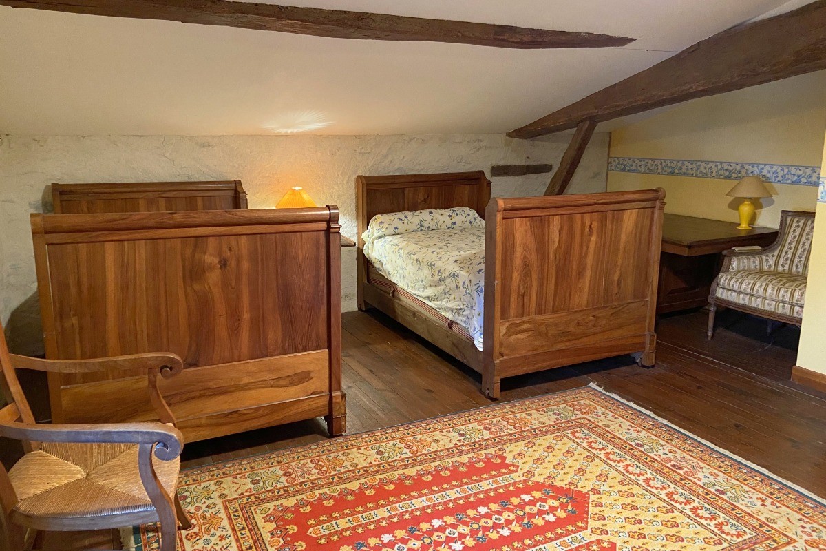 Chambre à l'étage avec 2 lits