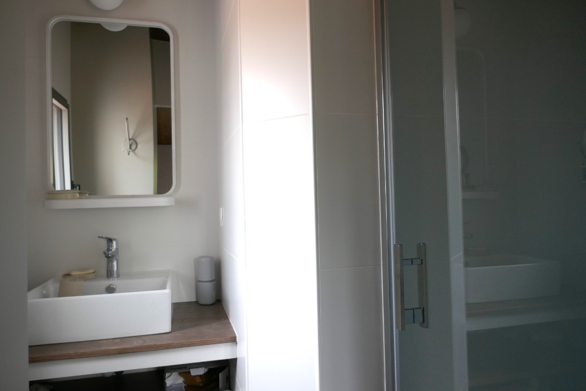 Salle d'eau attenante à la chambre 3