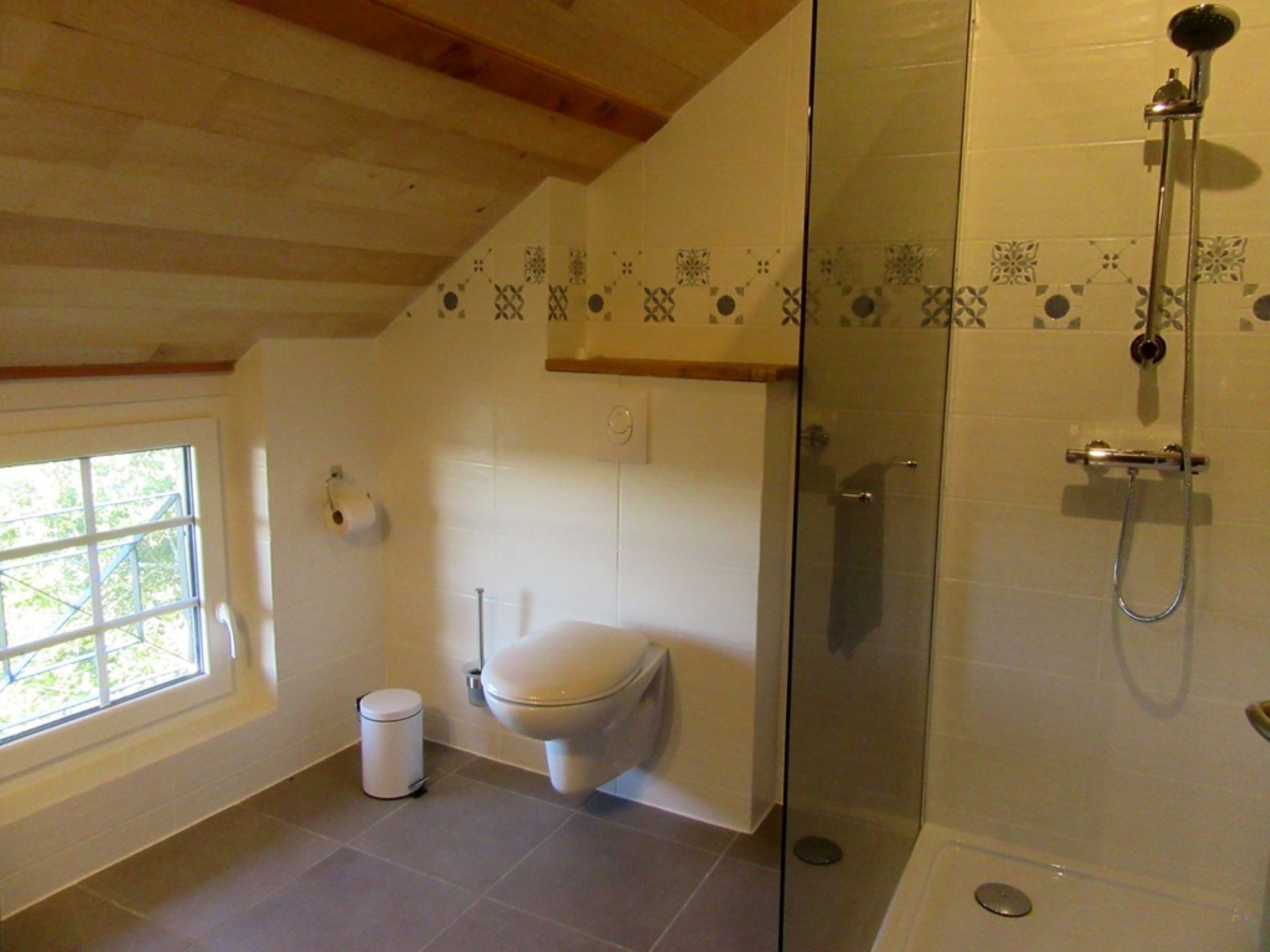 Salle de douche à l'étage