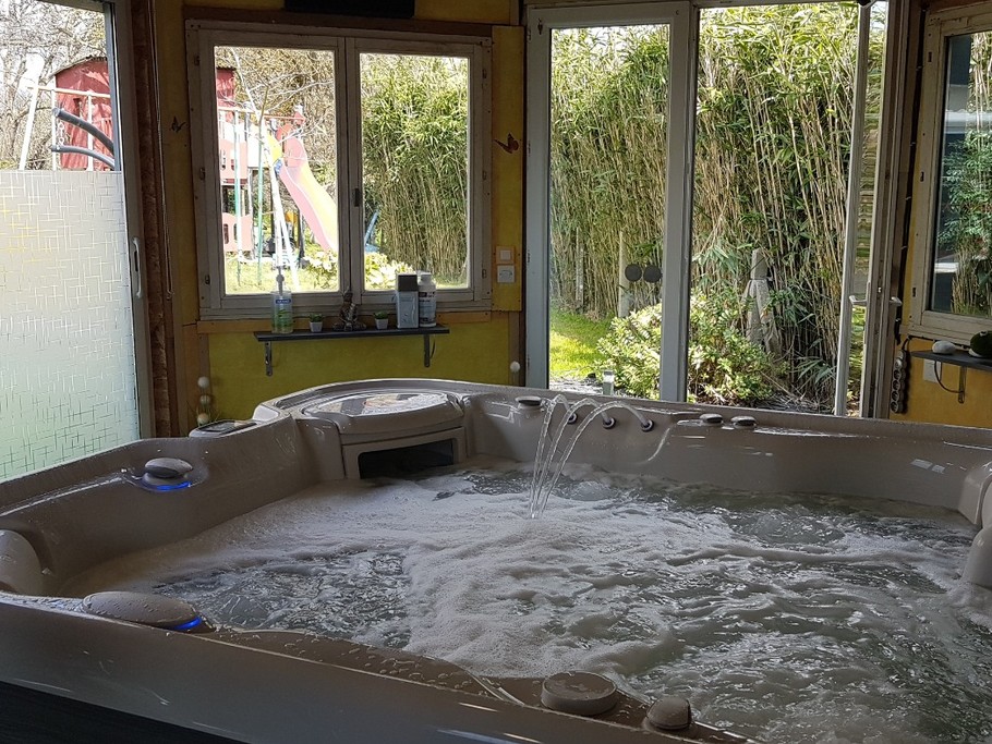 Option "Sport et Spa" : Le jacuzzi - Chalet Le Triskell de la Baie