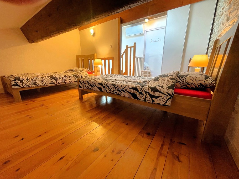 2ème étage chambre avec deux lits en 90 + clim