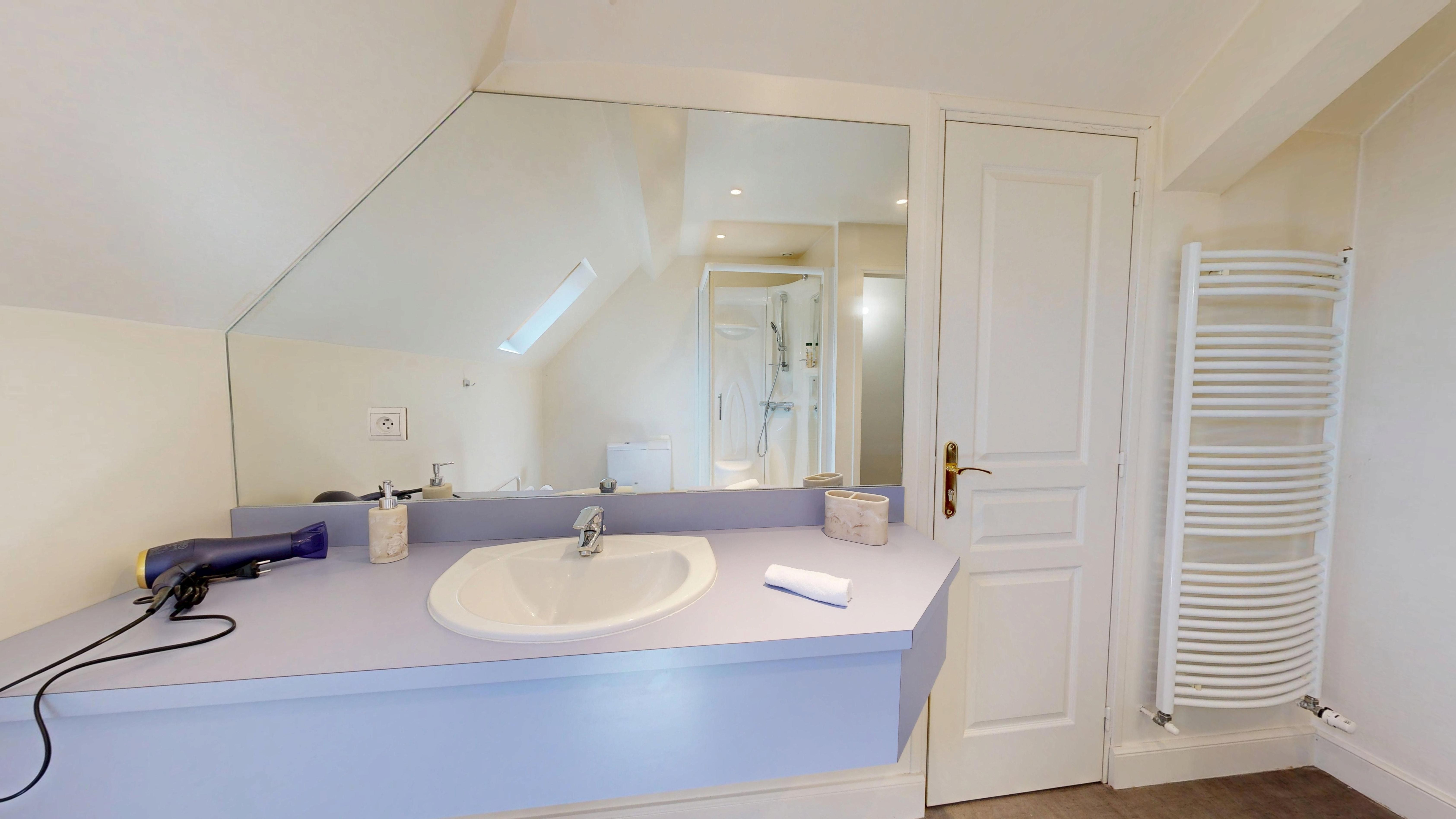 Shower room 2