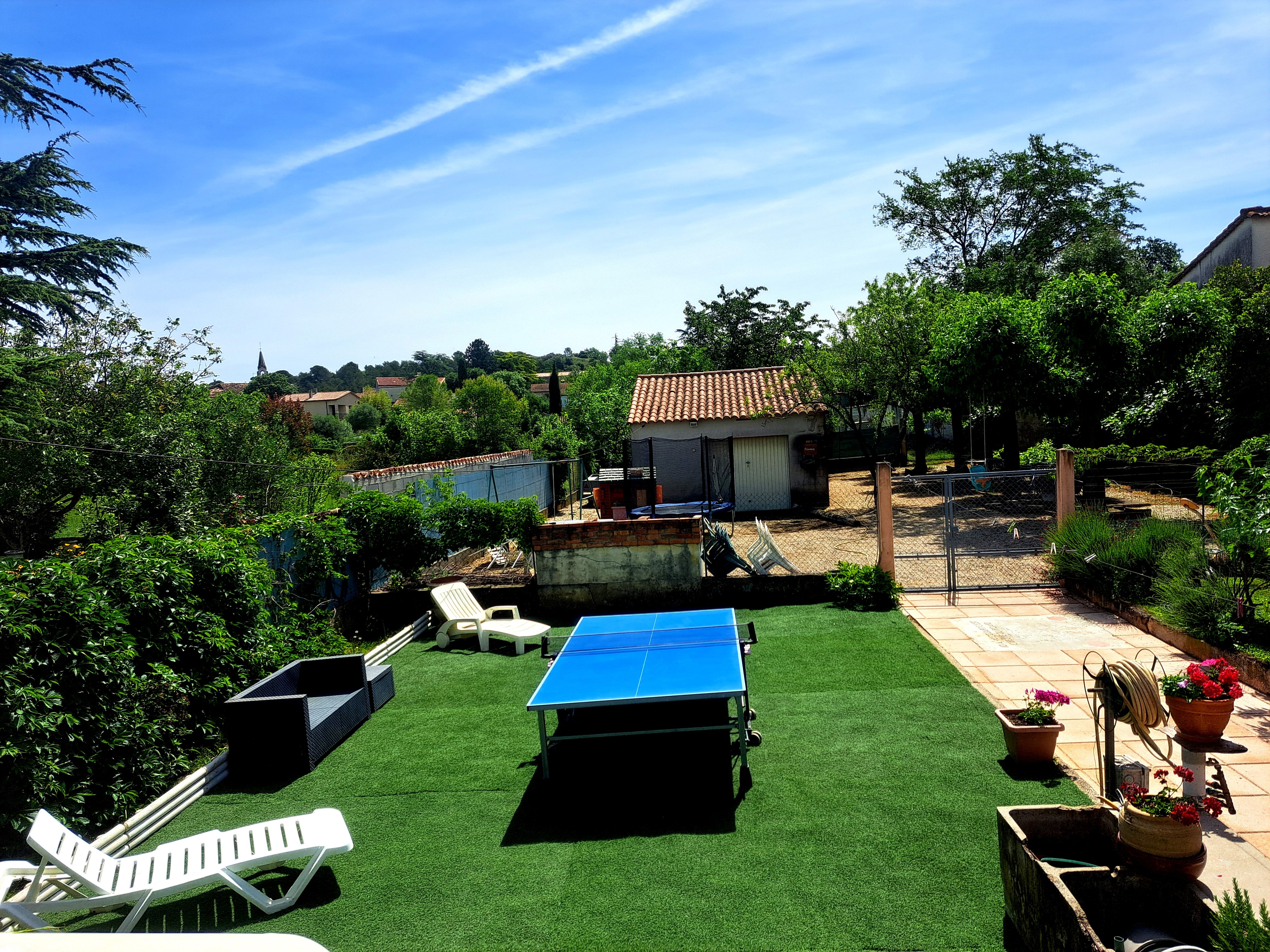 jardin, pelouse, coin bronzette et détente, ping-pong