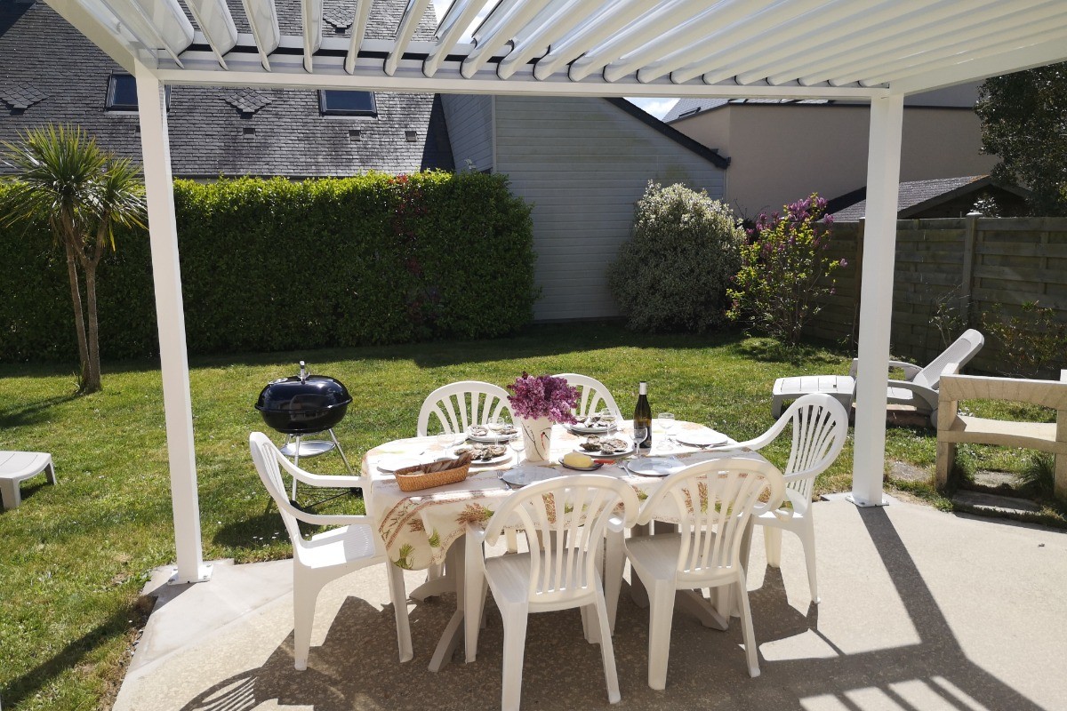 pergola et jardin