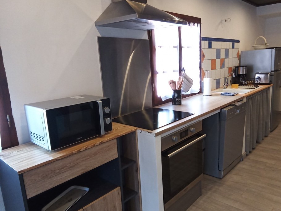 Espace cuisine, La Maison de Thalia, au cœur du village (proche Sisteron, Provence)