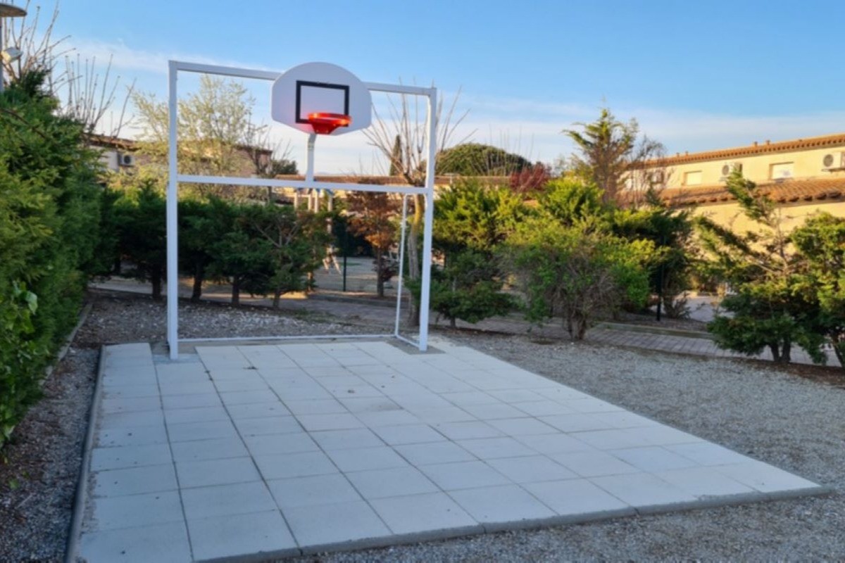 Terrain enfants dans la résidence
