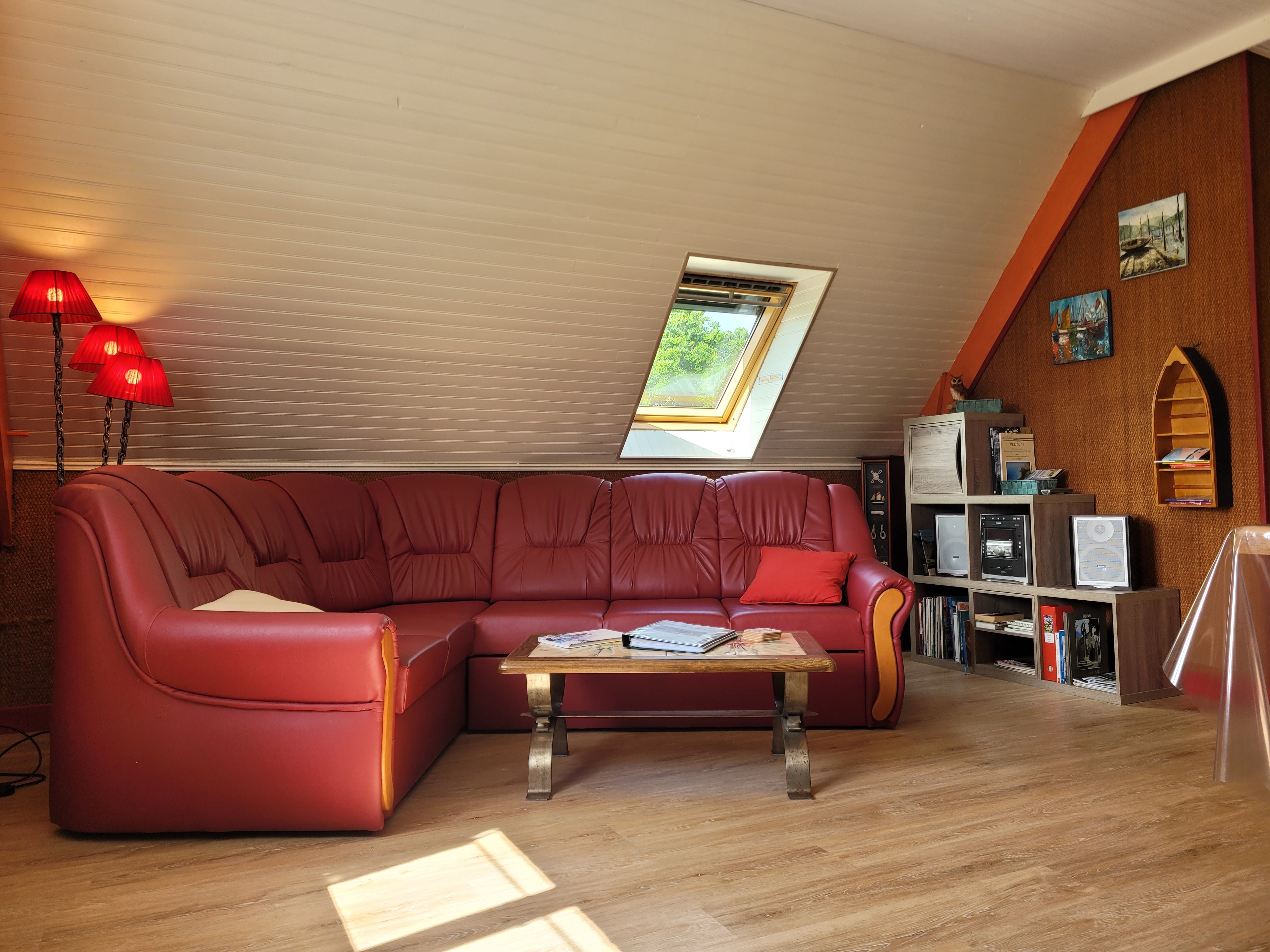 Location de vacances Paimpol, Clévacances, pièce de vie avec salon, table à manger
