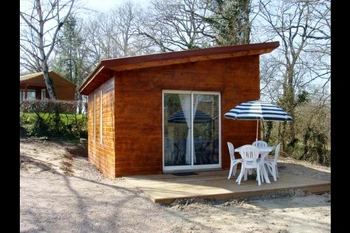 Chalets du camping de la Borde en Auvergne au cœur de l'Allier à Vieure
