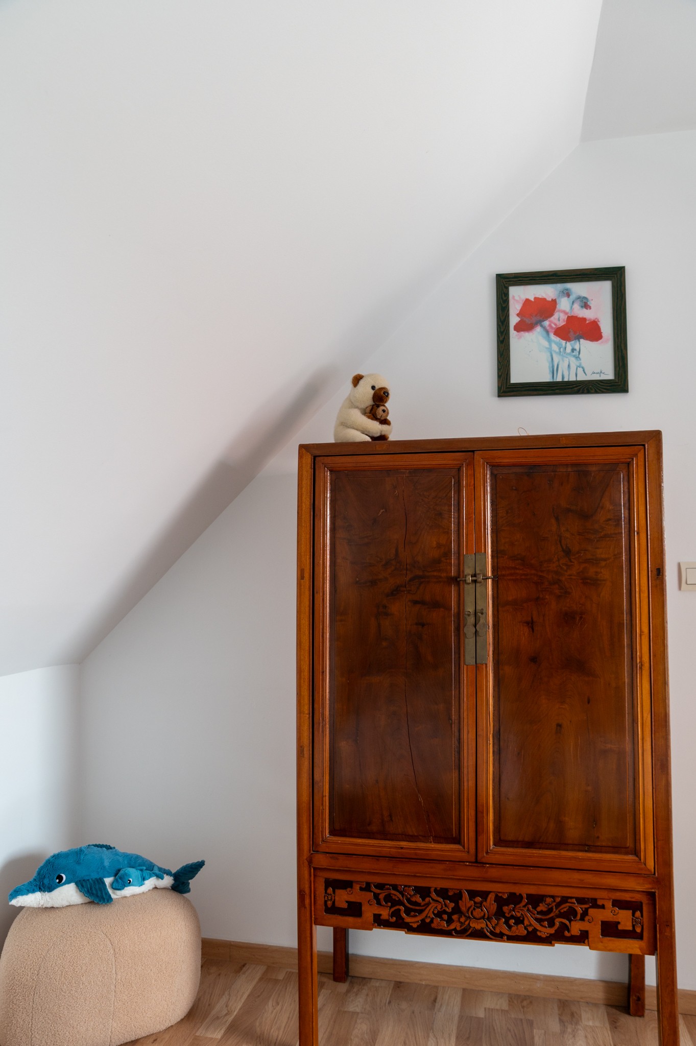 Chambre aux 3 lits avec son joli meuble indonésien