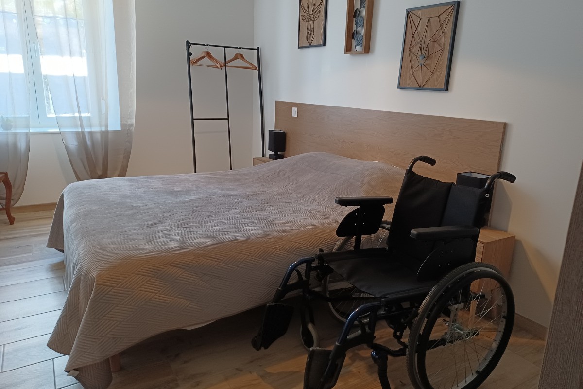Chambre accès fauteuil - Gîte l'Atelier de plain de pied, Gérardmer