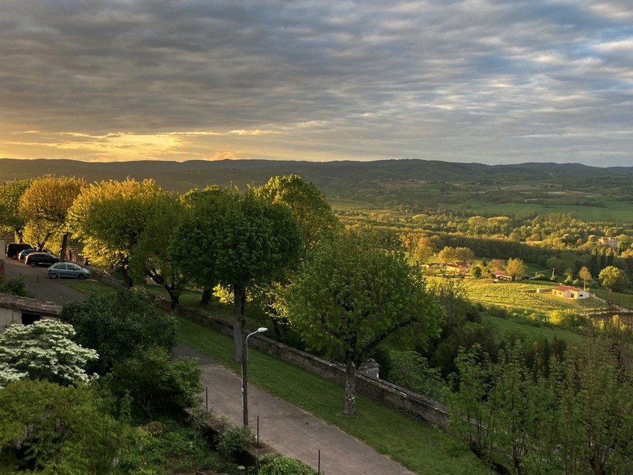 Vue du gite au blason bleu à Castelnau de Montmiral (Tarn près de Toulouse)