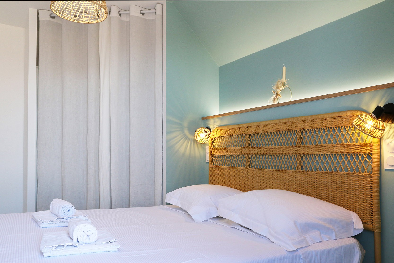 Chambre lit double 160*200 accès balcon vue mer