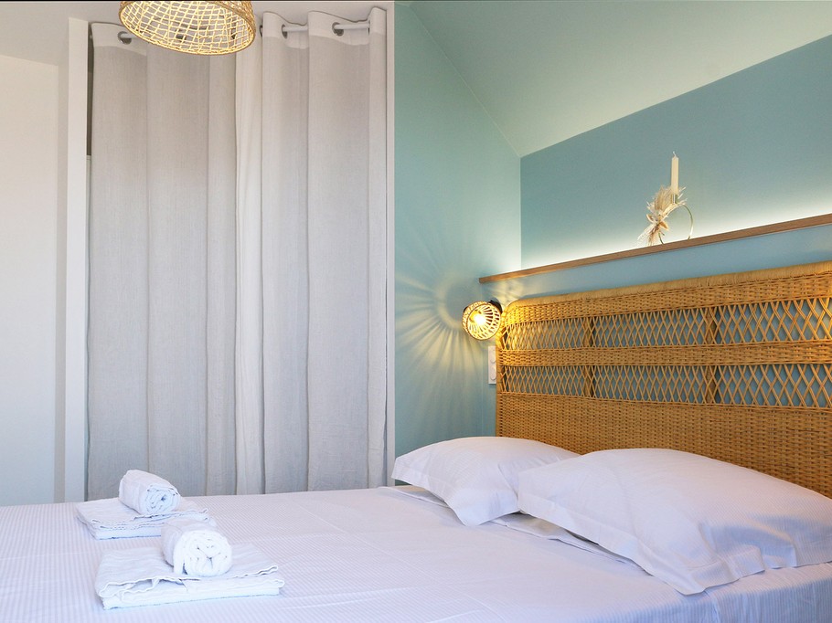 Chambre lit double 160*200 accès balcon vue mer